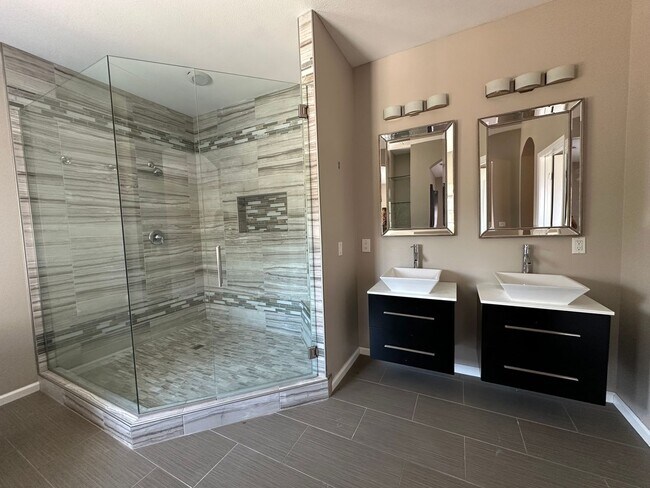 Building Photo - $250 Move-In Special! Updated 3 bedroom 2 bathroom home ready to welcome you HOME!