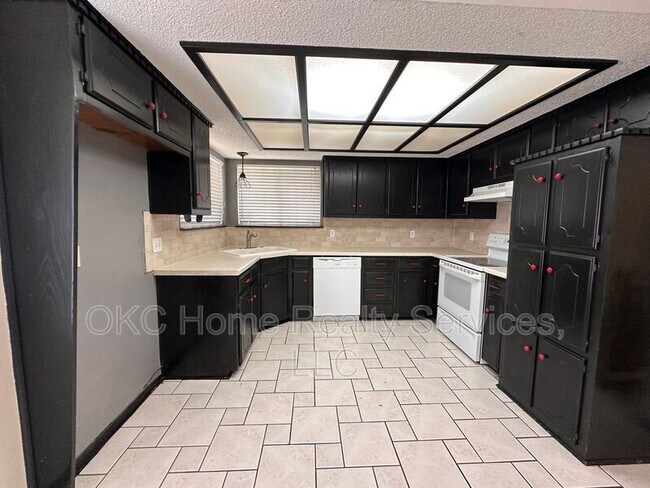 Building Photo - 3110 N Wheeler Cir