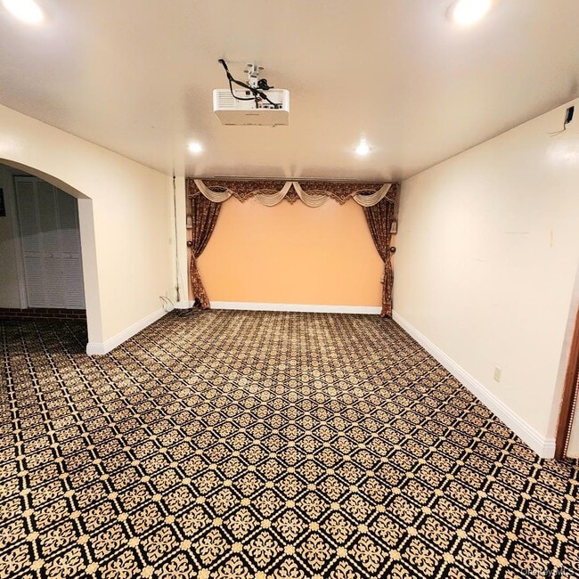 Building Photo - 13 Mesa Pl