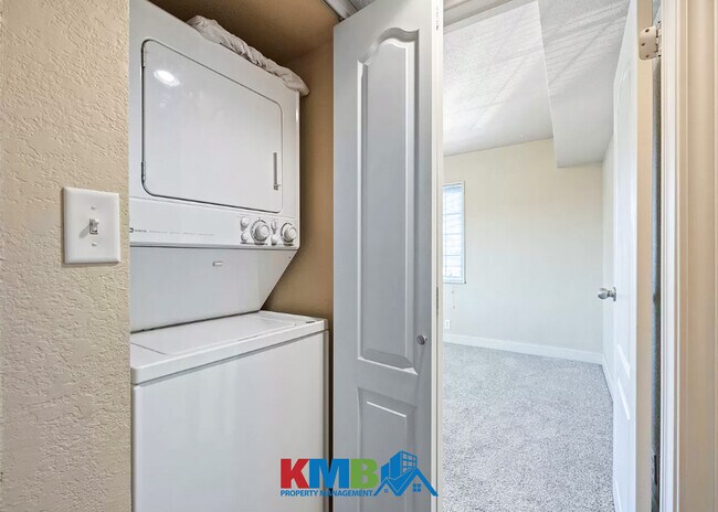 Building Photo - 400 Grandview Ct