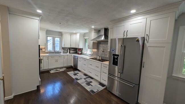 Building Photo - 20 Winterberry Way