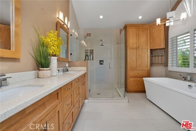 Building Photo - 6318 Chimineas Ave