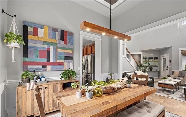 Building Photo - 6 month rental available!