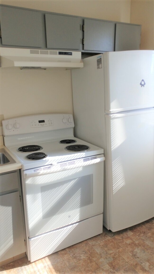 Building Photo - 415 D St