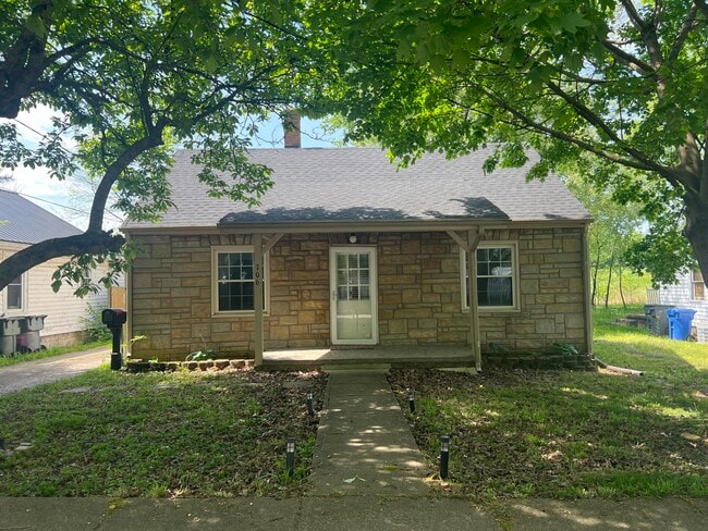 Primary Photo - 706 Golfview Dr