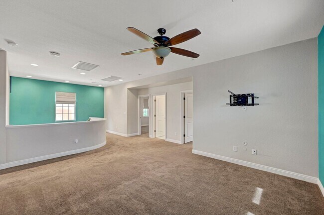 Building Photo - 4 bedroom home with 2 primary bedrooms! On...