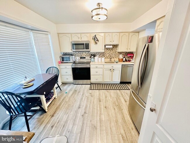 Building Photo - 12010 Glen Alden Rd