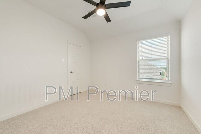 Building Photo - 3948 Mercedes Bend