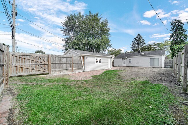 Building Photo - 7610 Alexander Ave