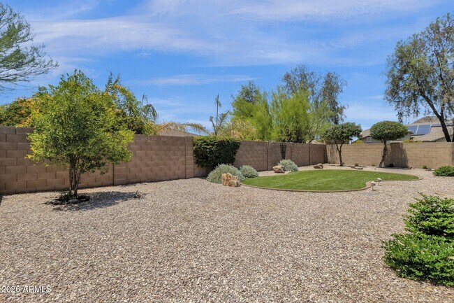 Building Photo - 2403 E Robb Ln