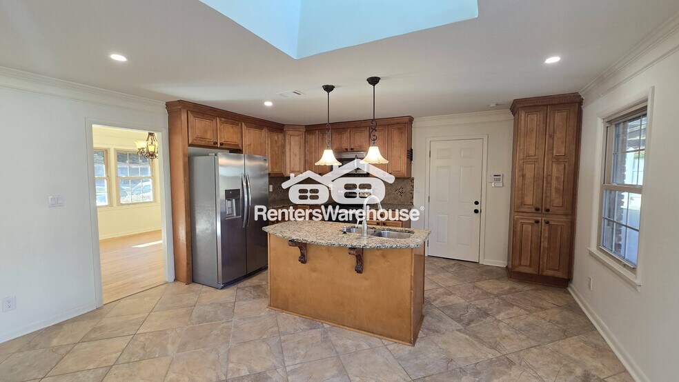 Building Photo - 3582 Cloudland Dr