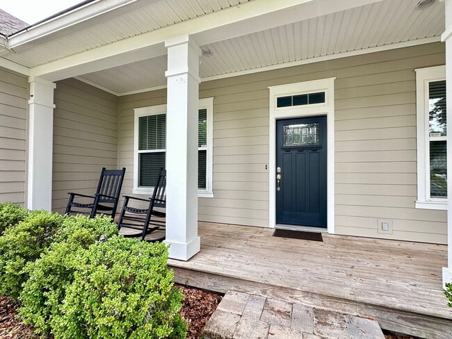 Building Photo - 4 Bed/3 Bath Coastal Beauty!
