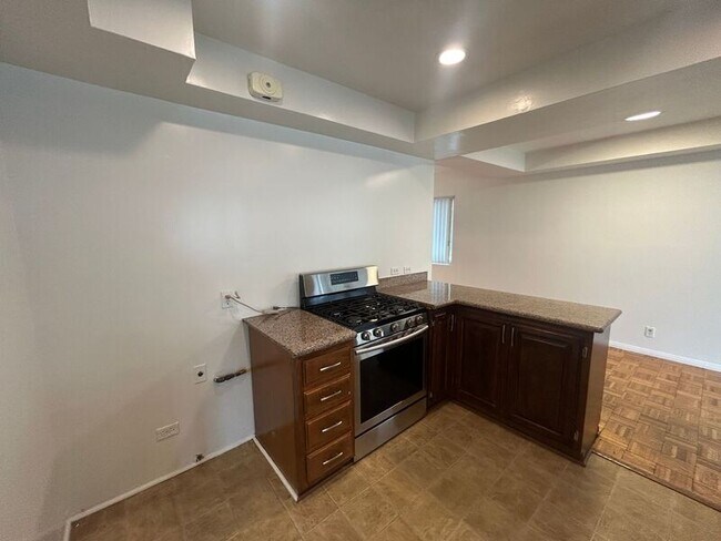 Building Photo - 279 Starlight Crest Dr