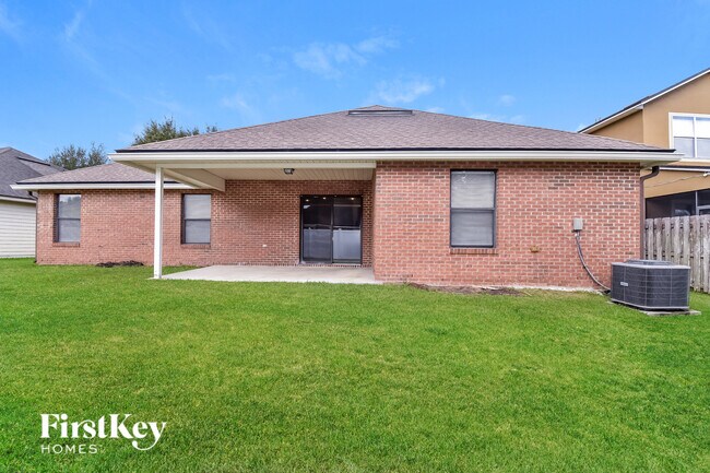 Building Photo - 3333 Horseshoe Trail Dr