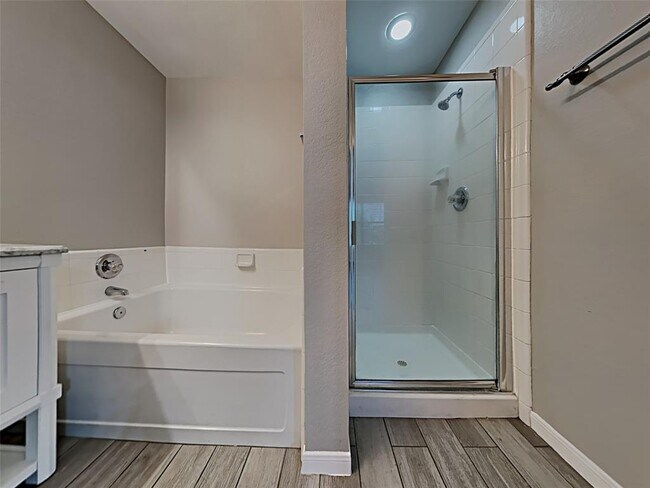 Building Photo - 8110 Stagewood Dr