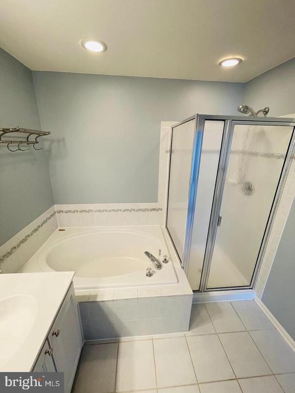 Building Photo - 708 Scarburgh Way