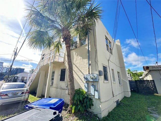 Building Photo - 1944 Taylor St
