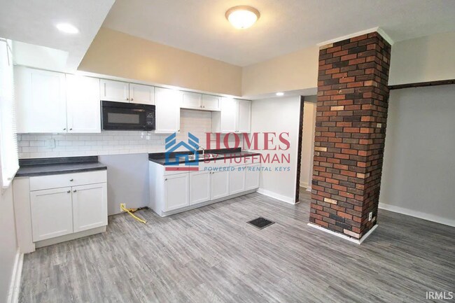 Building Photo - Two Bedroom House