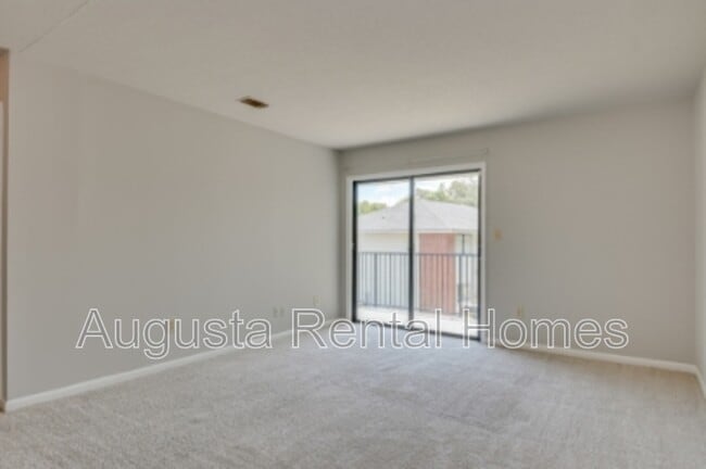 Building Photo - 2822 Thomas Ln