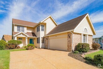 Building Photo - 3309 Lower Lakes Estates Dr