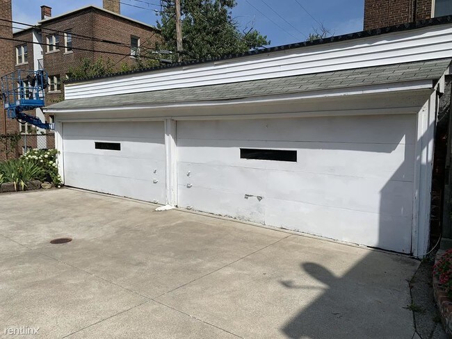 Building Photo - 2106 Surrey Rd