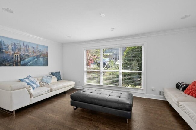 Building Photo - 1744 Woodcliff Pl NE