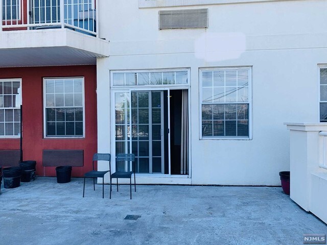 Building Photo - 1100 River Rd