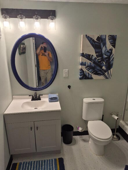 Building Photo - 1218 Greenwood Dr