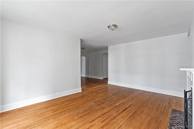 Building Photo - 250 Martine Ave