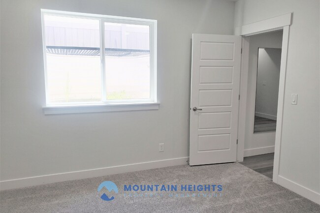 Building Photo - 3861 Spring Brook Ln