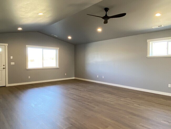 Building Photo - 314 Lolly Ln