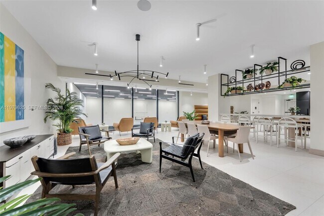 Building Photo - 225 N Miami Ave