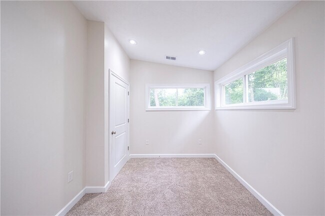 Building Photo - 1165 Kings Ln