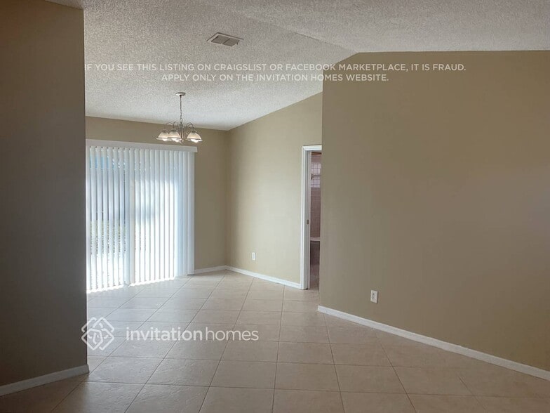 Building Photo - 2811 Eagle Run Cir N