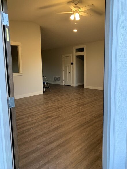 Building Photo - 19 W 800 N