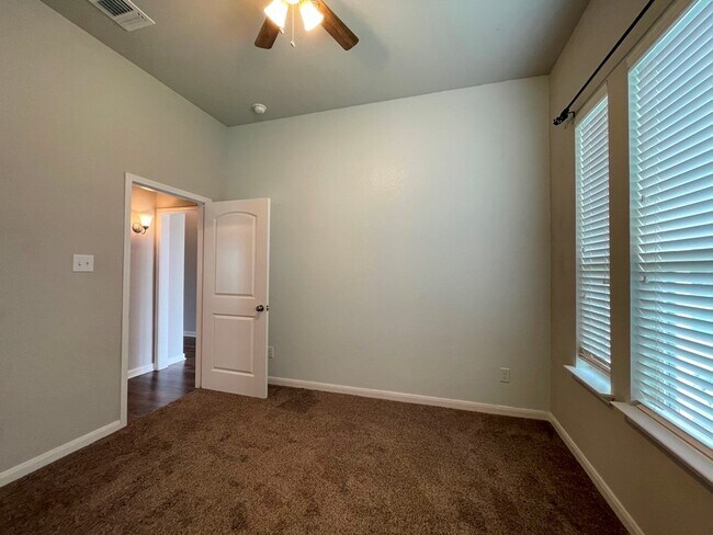 Building Photo - 8113 Northgate Lp