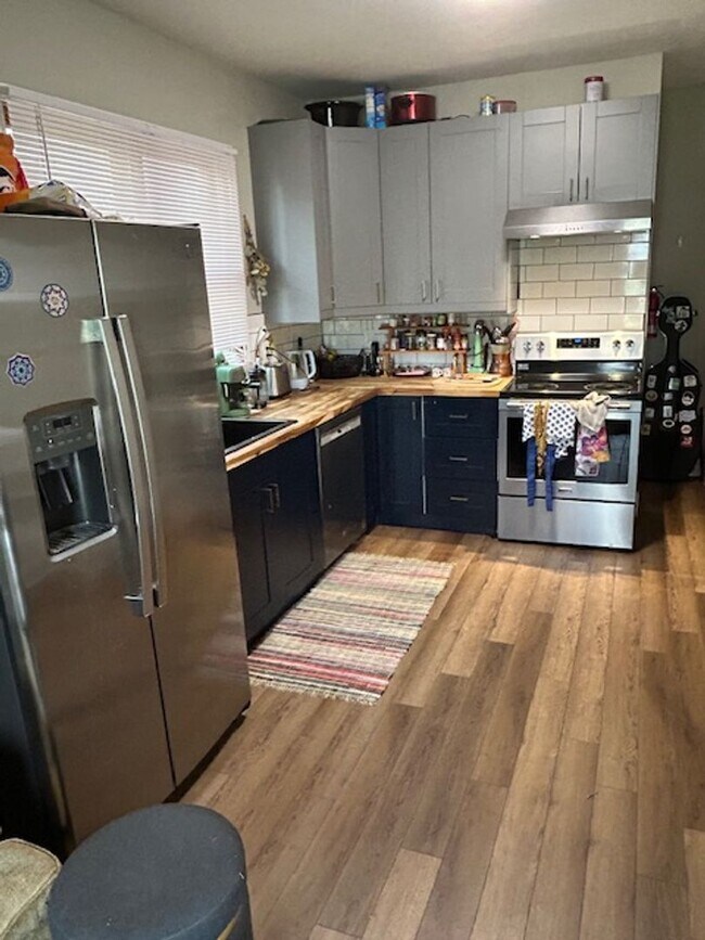 Primary Photo - Contemporary 1BR/1BA - Location Meets Styl...