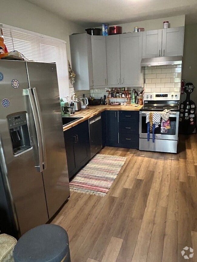 Building Photo - Contemporary 1BR/1BA - Location Meets Styl...