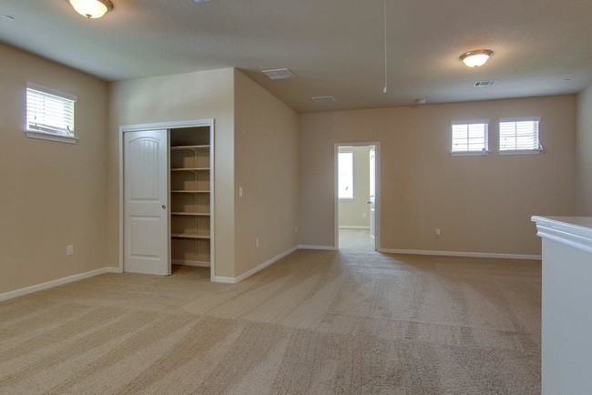 Building Photo - 2880 Donnell Dr