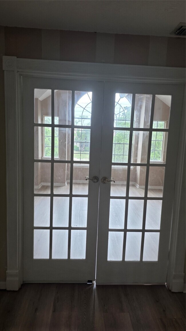 Building Photo - 15207 Pebble Lake Dr