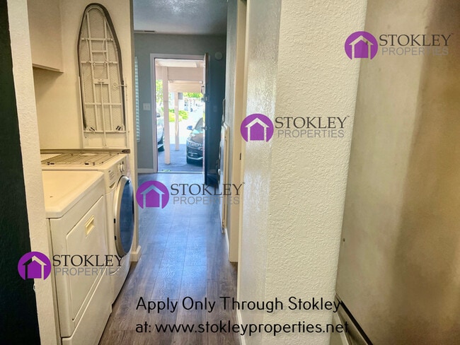 Building Photo - 1893 Lynwood Dr