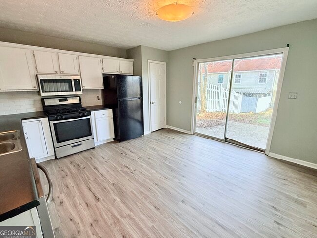 Building Photo - 420 Bainbridge Dr