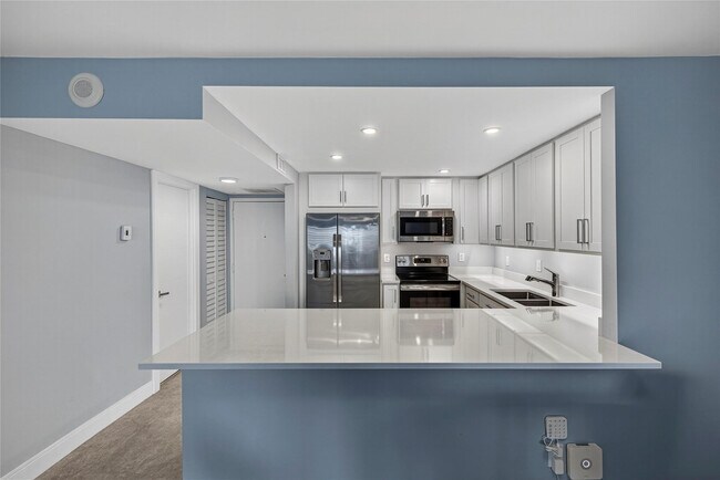 Building Photo - 1800 N Andrews Ave