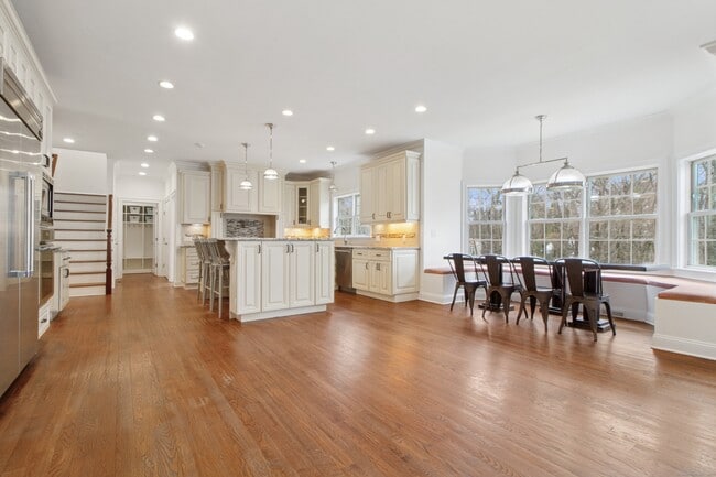 Building Photo - 57 Overbrook Dr