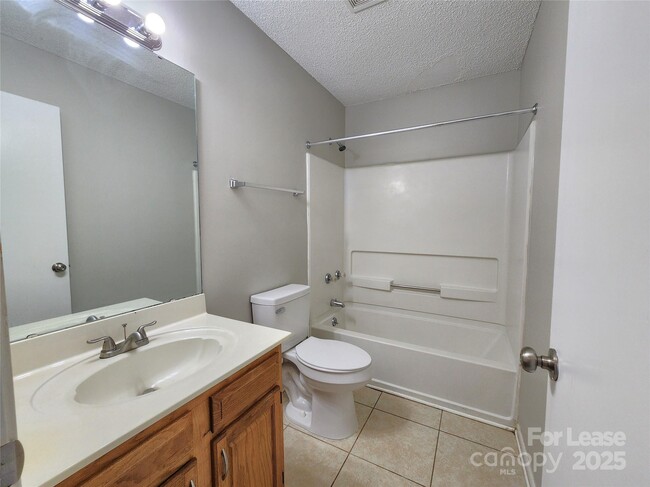 Building Photo - 268 Southcircle Dr NW