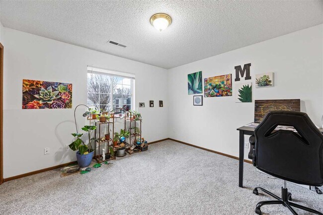 Building Photo - 2432 Rushmore Dr