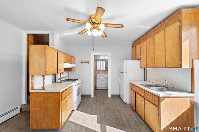 Building Photo - 48 Anderson St