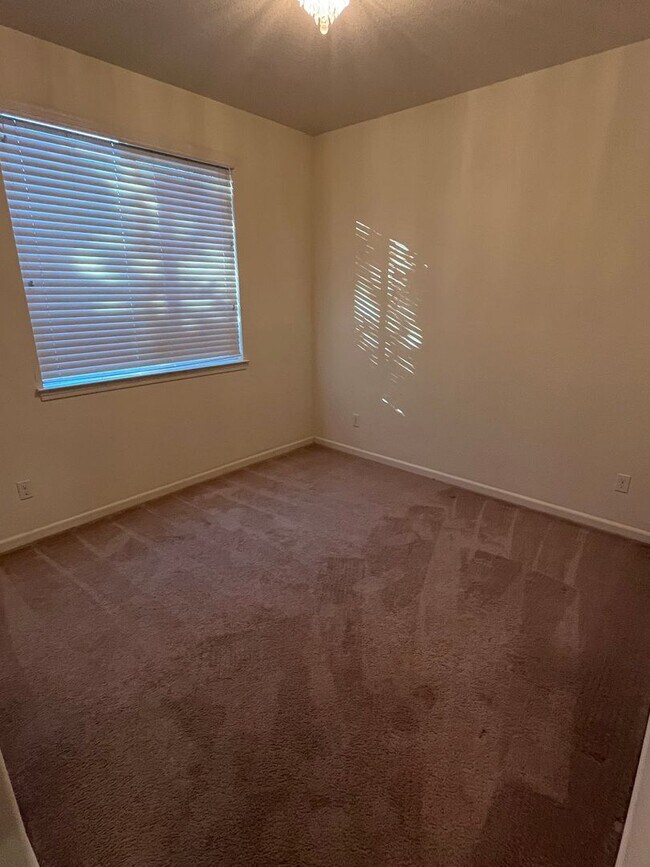 Building Photo - BEAUTIFUL FOUR BEDROOM HOME IN WESTPARK!!