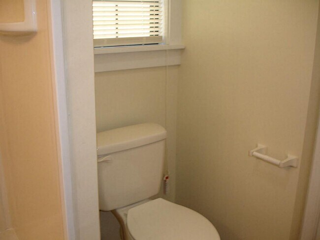 Building Photo - 447 W 22nd St