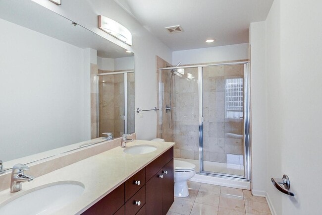 Building Photo - 123 S Green St